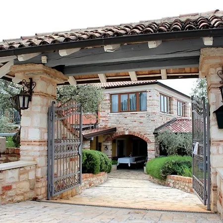& Mani A Casa 4*