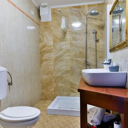 & Mani A Casa 4*