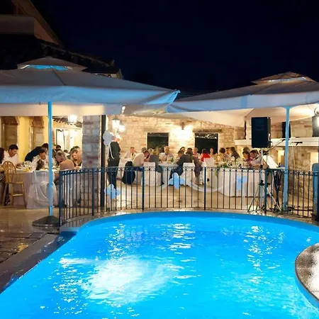 & Mani A Casa 4*